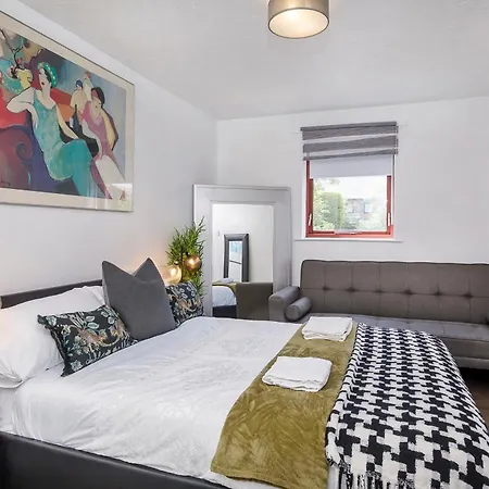 City Centre & Free Parking Sleeps 6 Apartmán *